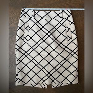 Banana Republic Black and White Geometric Skirt
